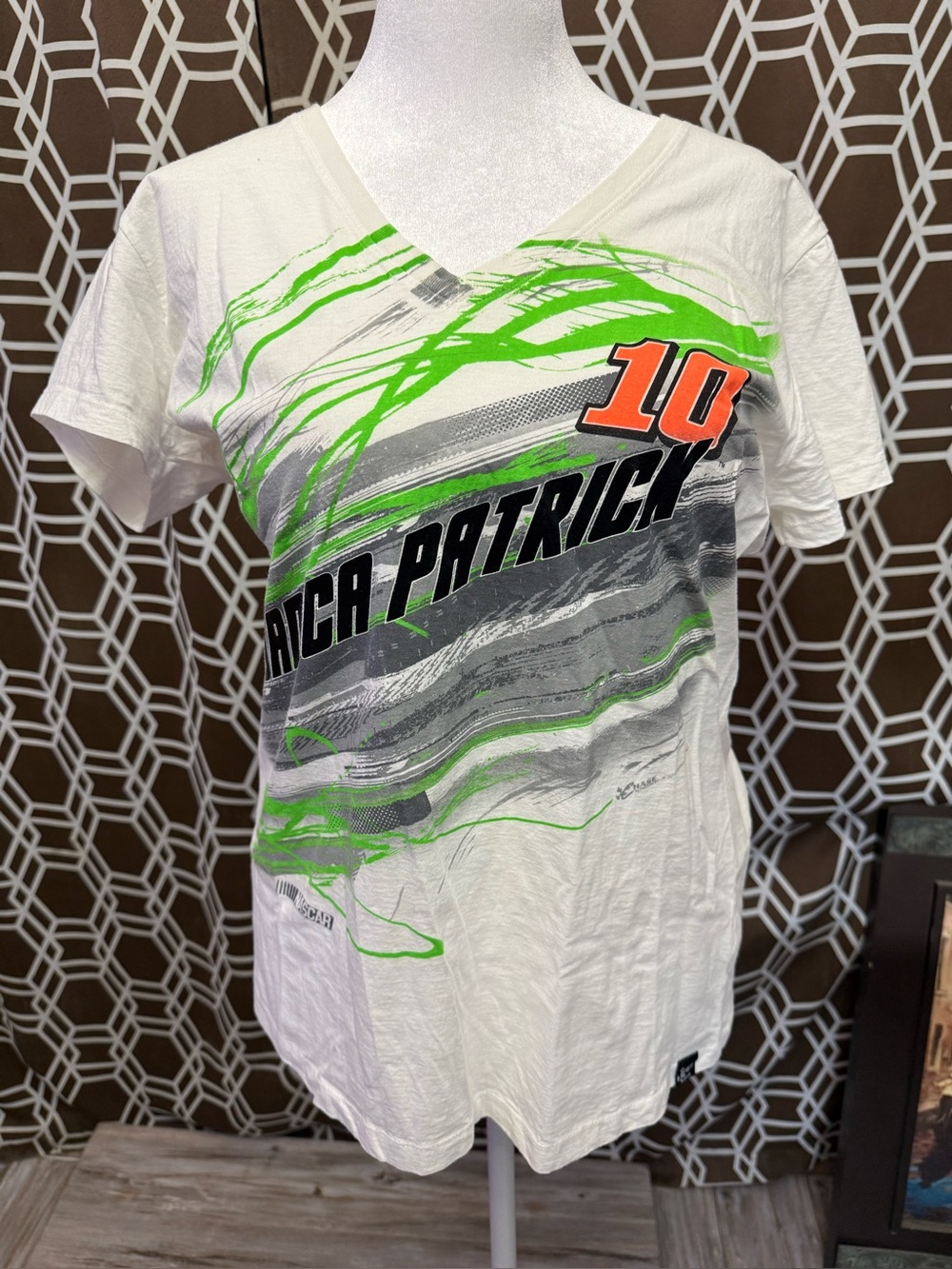 Chase Authentics Nascar Danica Patrick 10 T-Shirt Women’s XL V-Neck